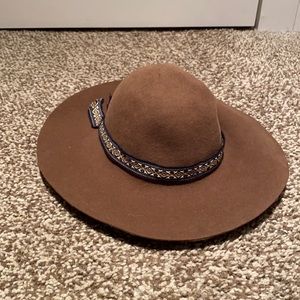 Brown women’s felt floppy hat
